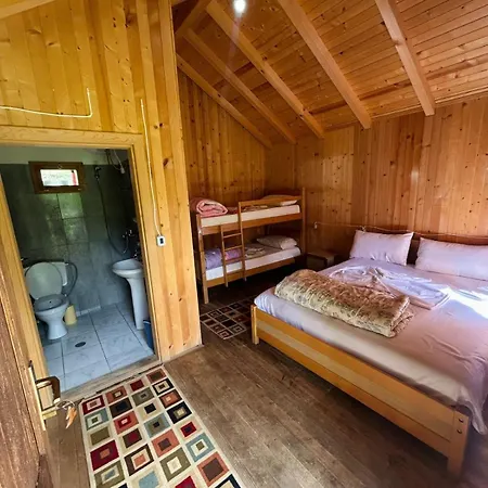 فندق مبيت وإفطار Xheni فالبني