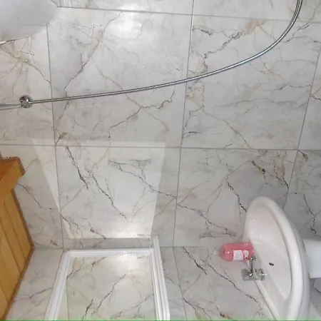 Xheni Nocleg ze śniadaniem